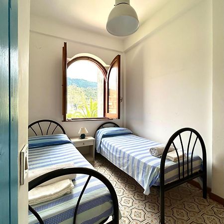 הוילה פאלרנה Vista Mare Su Tre Piani Con Giardino מראה חיצוני תמונה
