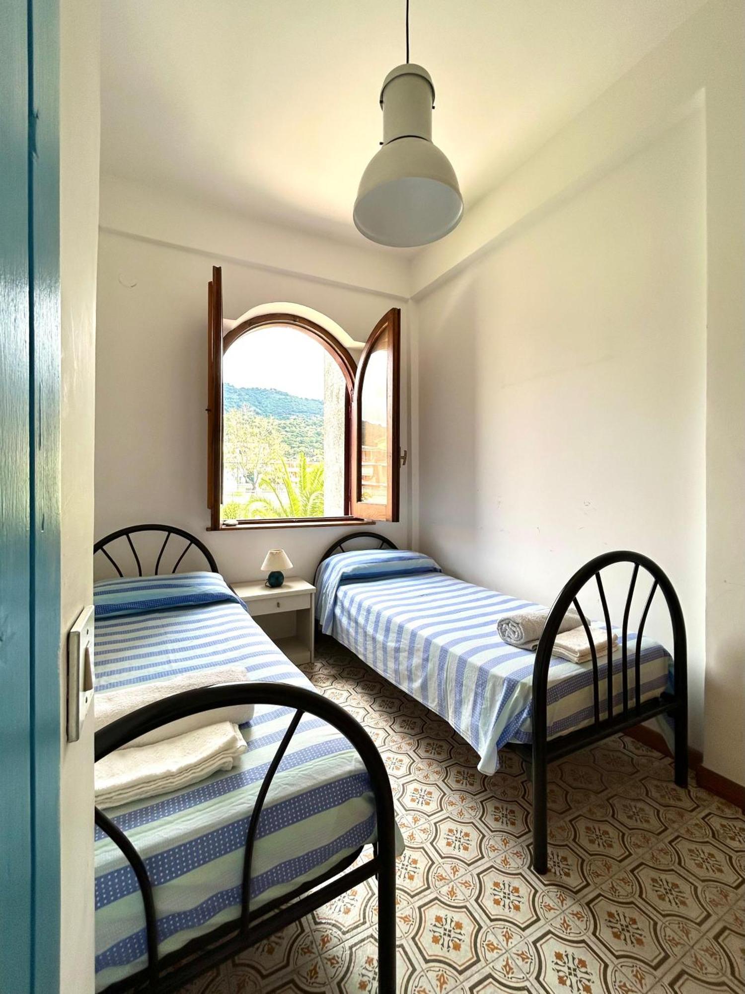 הוילה פאלרנה Vista Mare Su Tre Piani Con Giardino מראה חיצוני תמונה